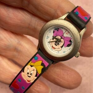 DISNEY Minnie Mouse Disney Store Ladies Girls Watch Pink Silicone Band